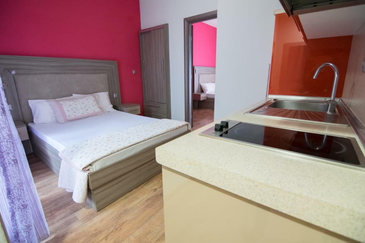Avra Comfort Rooms - Family Nea Poteidaia Exterior foto