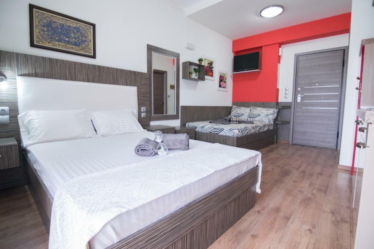 Avra Comfort Rooms - Family Nea Poteidaia Exterior foto